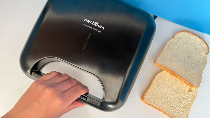 Grill e Sanduicheira Britânia 750W BGR01P